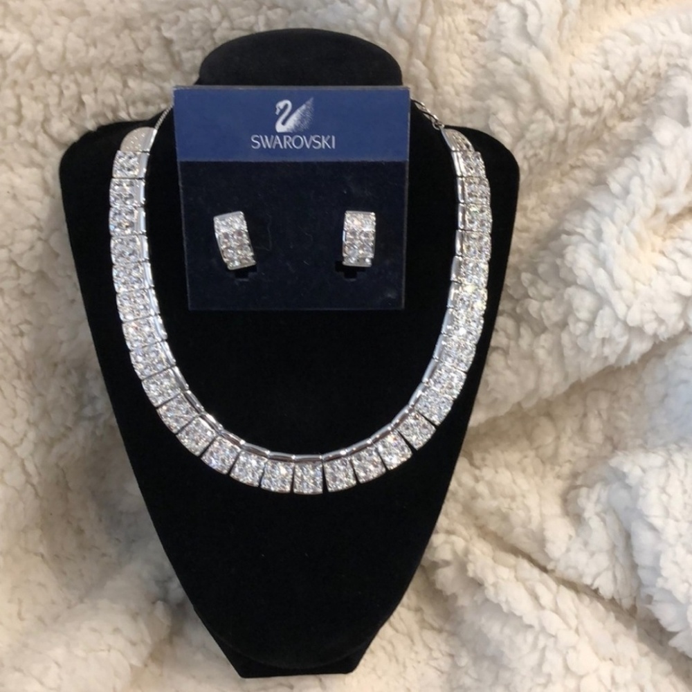 💎 Swarovski Crystal Necklace &matching Earrings